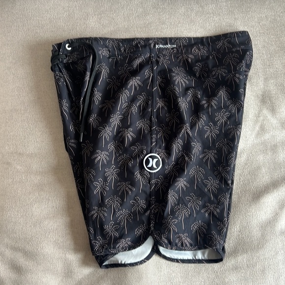 Hurley phantom board shorts - Picture 2 of 6